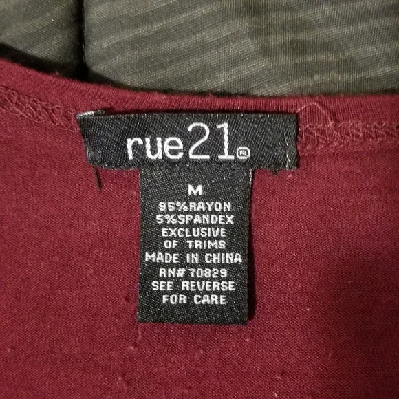 Rue 21 Burgundy boxy top, M - Picture 4 of 4